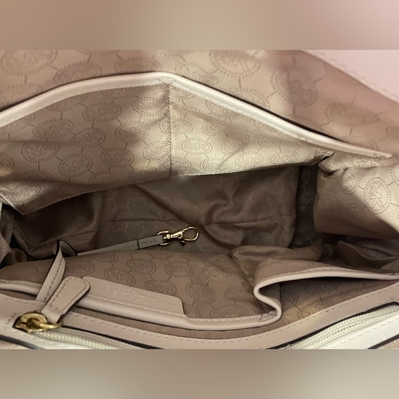 LIKE NEW MICHAEL KORS LARGE WHITE HAMILTON PURSE - Picture 12 of 16